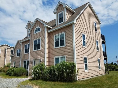 7 Defelice Rd, South Kingstown, RI 02882 exterior