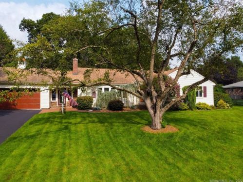 19 Forest Hills Dr, Farmington, CT 06032 exterior