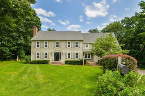 9 Eastwood Ln, Easton, MA 02356 exterior