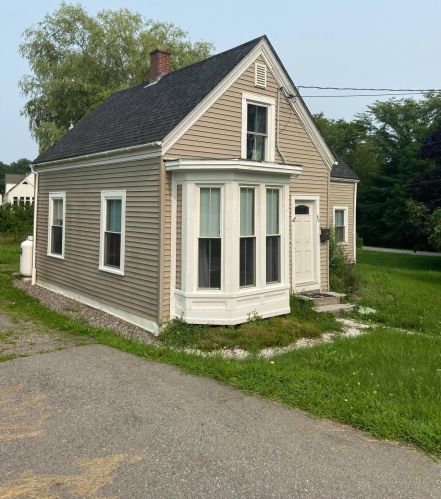 40 Wadsworth St, Thomaston, ME 04861 exterior