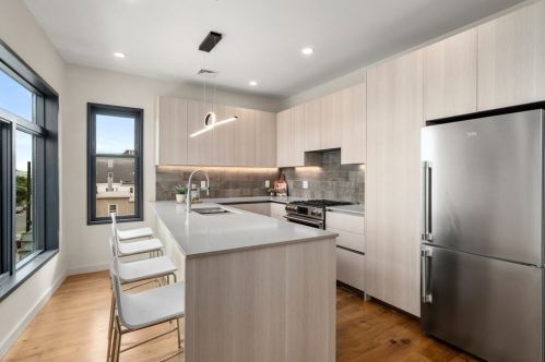 211 Condor St, Roxbury-Xing, MA 02128 exterior