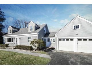 222 Nayatt Rd, Barrington, RI 02806 exterior