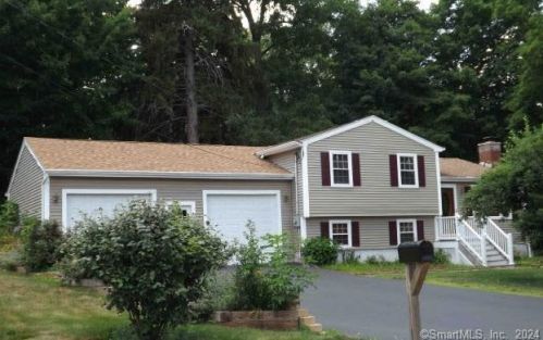 17 Pleasant St, Wallingford, CT 06492 exterior