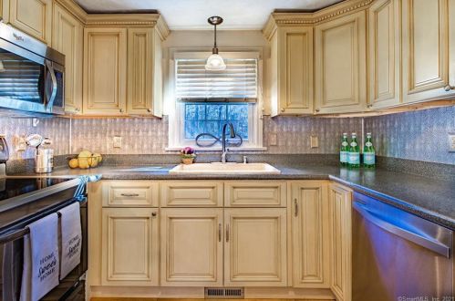 21 Pinnacle Rd, Ellington, CT 06029 exterior