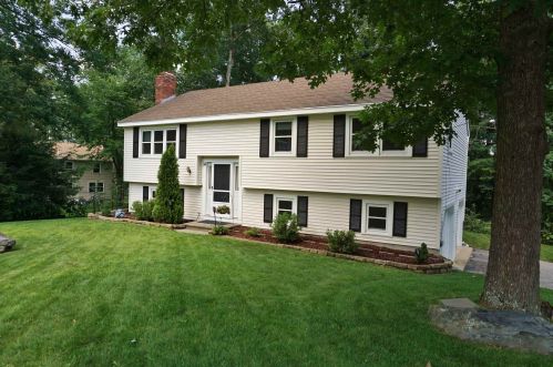 14 Lamplighter Dr, Nashua, NH 03064 exterior