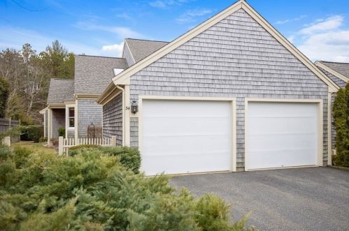 34 Holbeck Cor, Plymouth, MA 02360 exterior