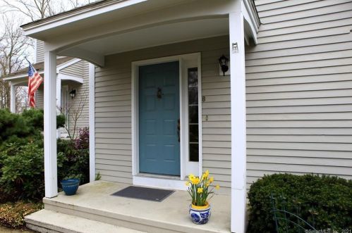 8 Laurel Dr, Lyme, CT 06371 exterior