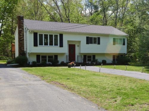 171 Chestnut St, Easton, MA 02356 exterior