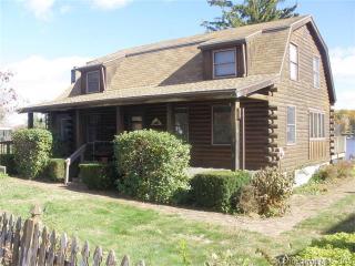 34 Cedar Point Rd, Waterbury, CT 06716 exterior