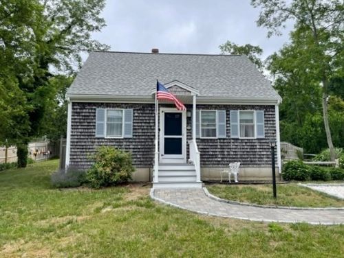 100 Huckleberry Ln, Eastham, MA 02642 exterior
