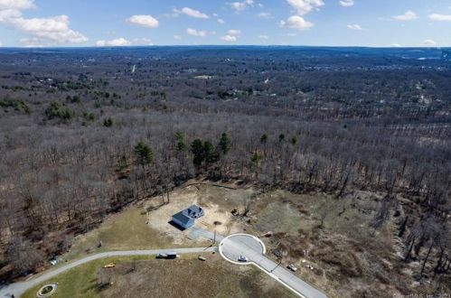 17 Emerald Ln, Norwich, CT exterior