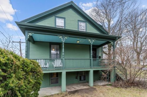 2 Bicknell Ave, East-Greenwich, RI 02818 exterior