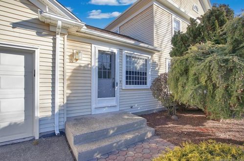 225 Highcrest Rd, Hartford, CT 06109 exterior