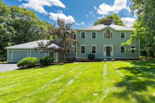 21 Chestnut Hill Rd, Amherst, NH 03031 exterior