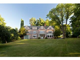 7 Monument Cir, Bennington, VT 05201 exterior