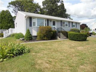 10 Oriole St, Pawcatuck, CT 06379 exterior