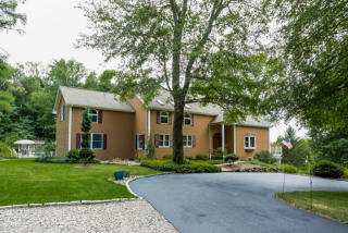 390 Newtown Tpke, West Redding, CT 06896 exterior