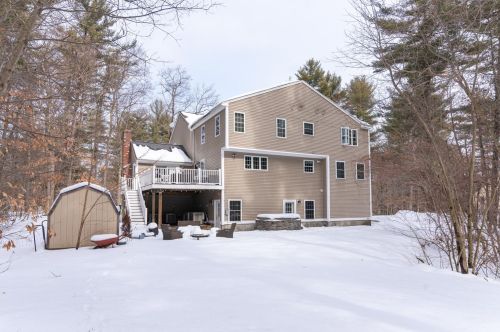 26 Lantern Ln, Londonderry, NH 03053 exterior