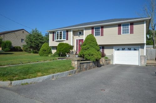 484 Joseph Dr, Fall-River, MA 02720 exterior