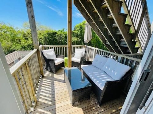 49 Thomas Ln, Falmouth, MA 02540 exterior