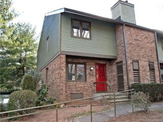 59 Hunters Ln, Hartford, CT 06111 exterior