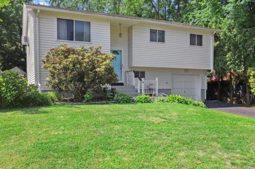 6 Country Club Ct, Norwalk, CT 06851 exterior