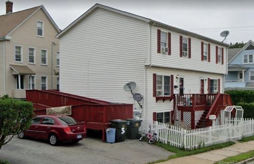 5 Cutler St, United-States-Coast-Guard-Ac, CT 06320 exterior