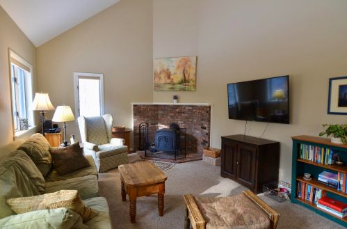 75 Ridge Rd, New-London, NH 03257 exterior