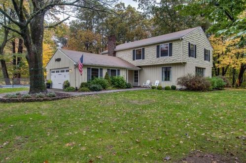 119 Pleasant Valley Rd, Amesbury, MA 01913 exterior