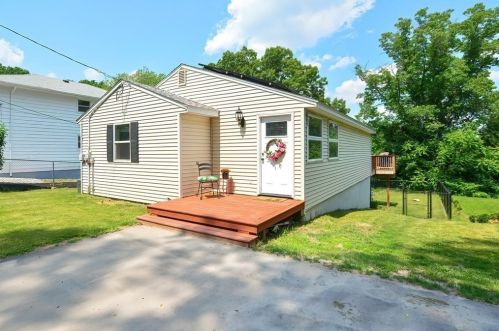 8 Gothic Ave, Worcester, MA 01606 exterior