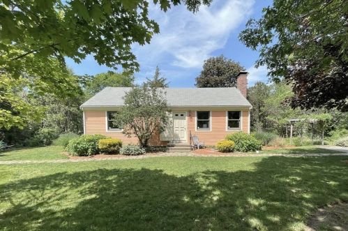 11 Kings Row, Sandwich, MA 02563 exterior