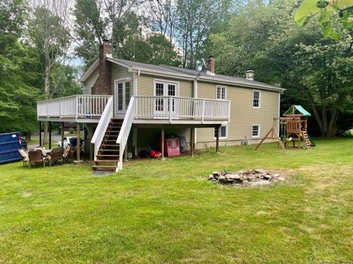 5 Phillip Ln, Gales Ferry, CT 06339 exterior