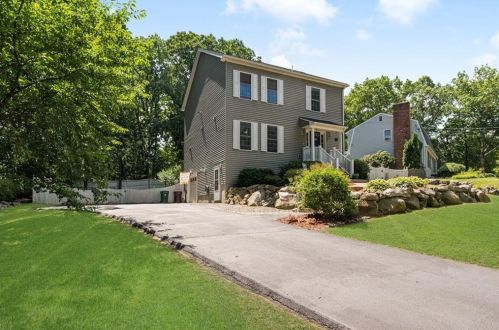 76 Hawthorn Cir, Woonsocket, RI 02895 exterior