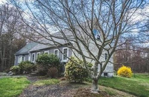 47 Locust St, Berkley, MA 02779 exterior