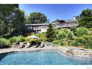 2 Nordholm Dr, Weston, CT 06883 exterior