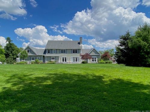 4 Calder Bridge Dr, Stamford, CT 06903 exterior