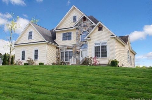 88 Cambridge Dr, Wapping, CT 06074 exterior