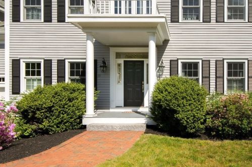 10 Sanctuary Pond Rd, Cohasset, MA 02025 exterior