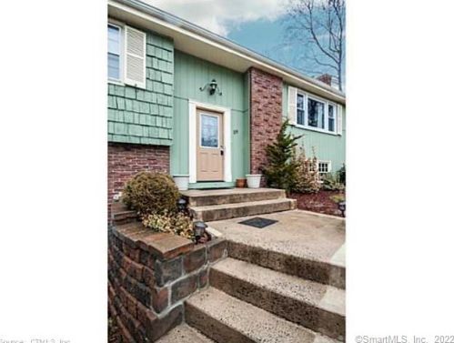 39 Mapleridge Dr, Torrington, CT 06790 exterior