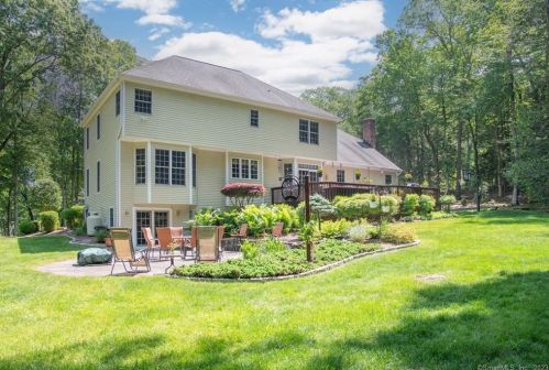 31 Obtuse Rocks Rd, Brookfield Center, CT 06804 exterior
