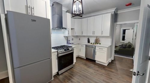 298 8Th St, Roxbury-Xing, MA 02127 exterior