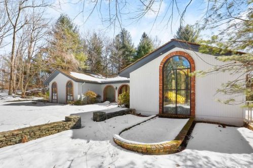 3 Sweetbrier Trl, Bridgeport, CT 06612 exterior