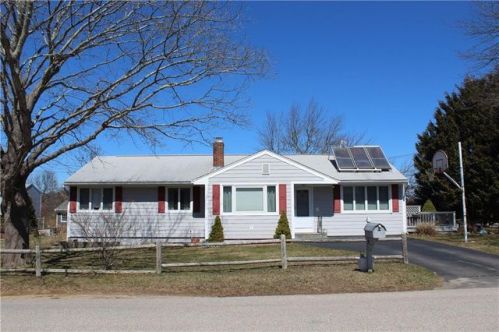 3 Highland Ave, South Kingstown, RI 02882 exterior