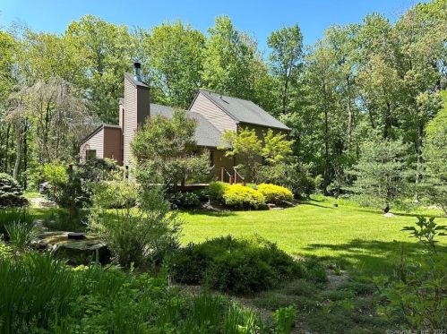 23 Hunting Rdg, West-Woods, CT 06069 exterior