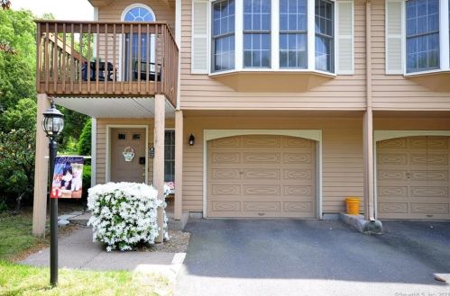 55 Fox Hollow Dr, Windsor-Locks, CT 06096 exterior