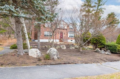 20 Tophet Rd, Lynnfield, MA 01940 exterior