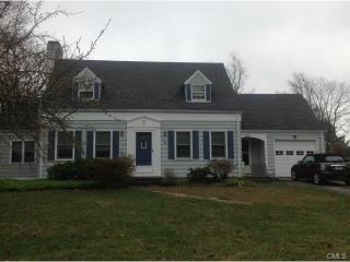 54 Woodridge Cir, Bridgeport, CT 06611 exterior