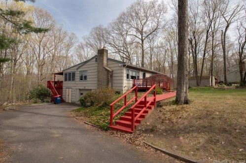 19 Wells Rd, Upper-Stepney, CT 06468 exterior