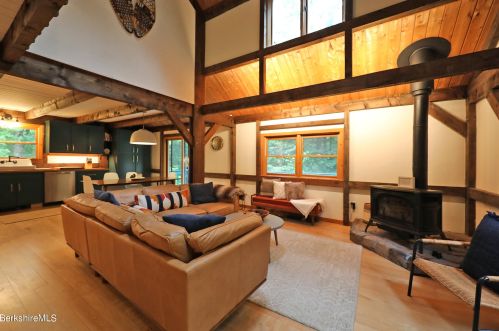 11 Stonebridge Way, Lee, MA 01238 exterior