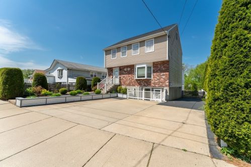 59 New Haven St, Roxbury-Xing, MA 02132 exterior